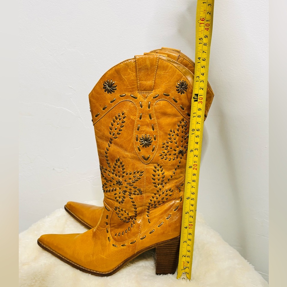 Vintage Western Heeled Boots - Picture 5 of 16